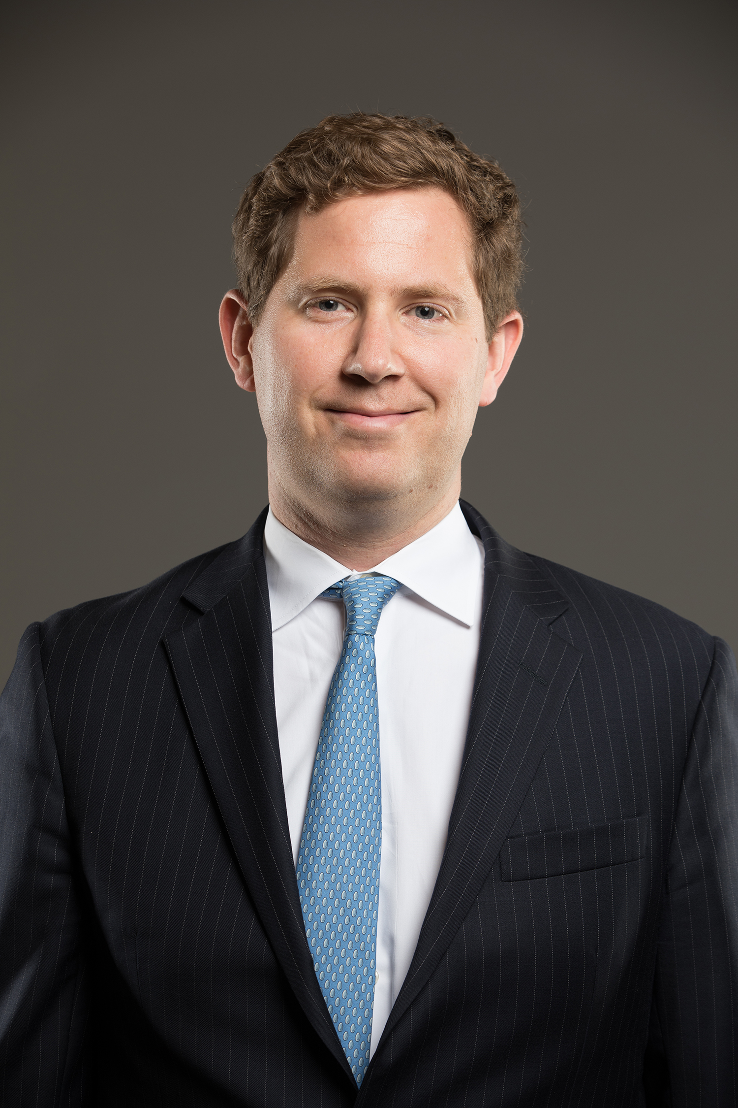 Head shot image of men's basketball assistant coach Matt Henry