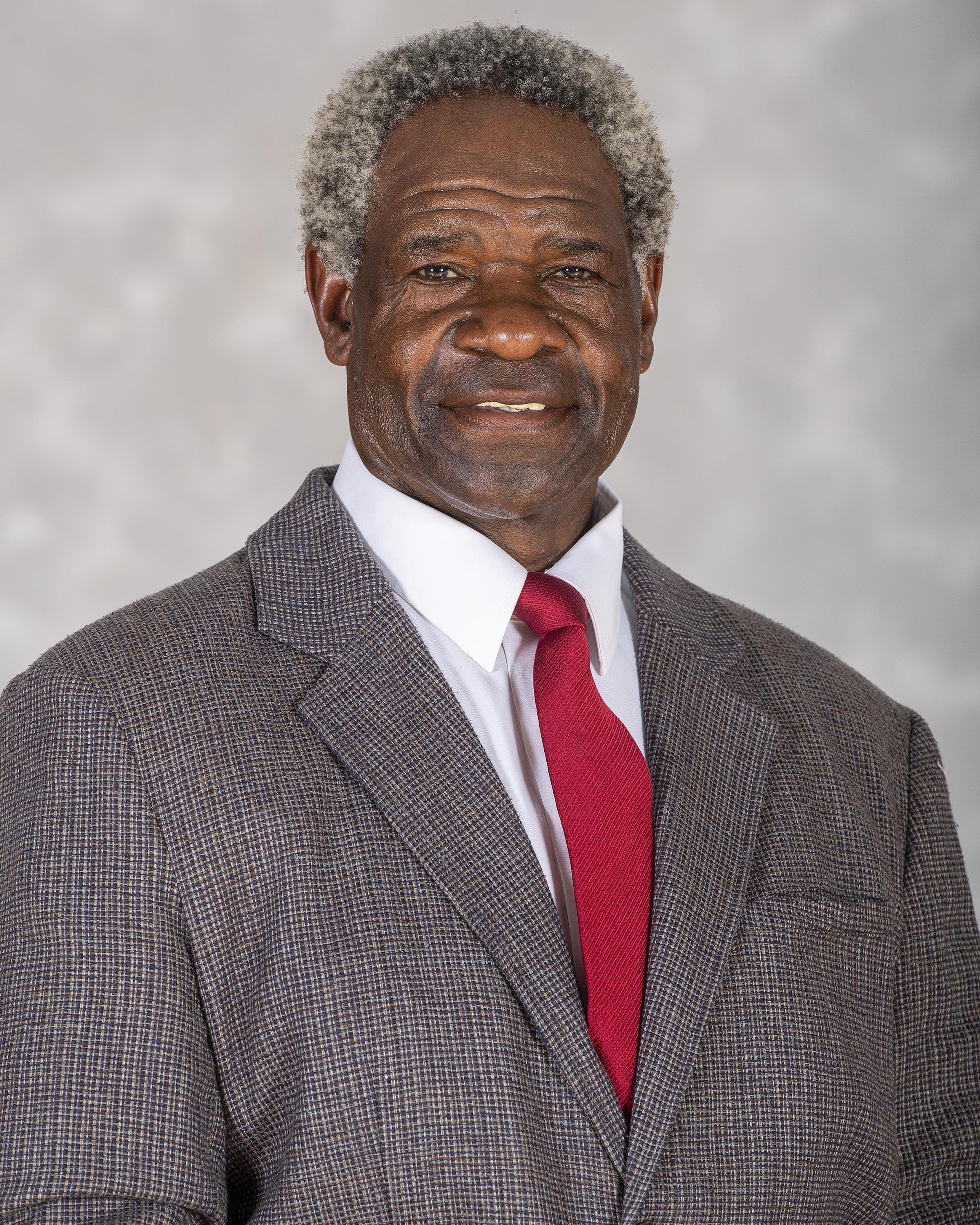 head shot of assistant football coach Larry Riley