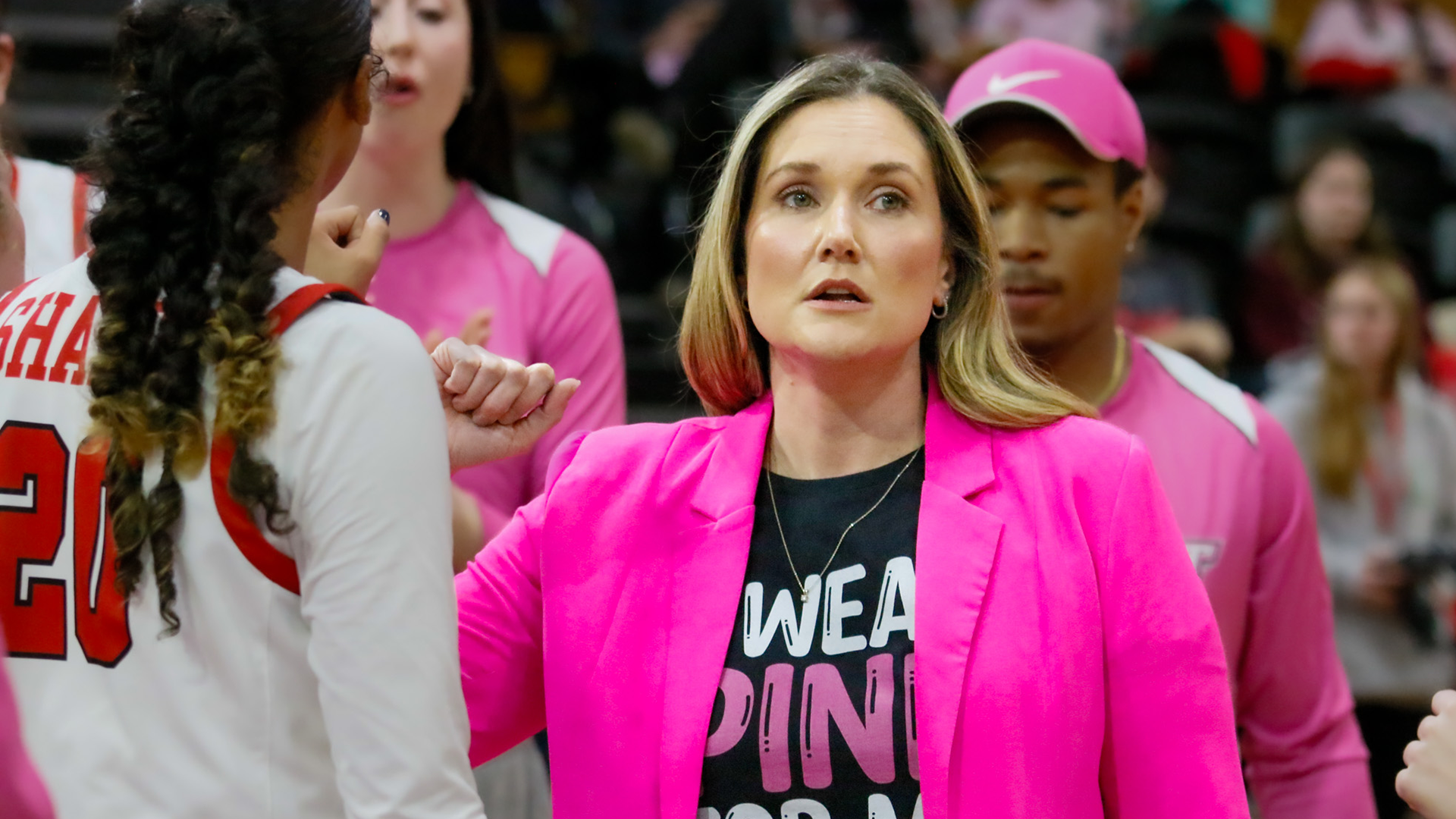 Erin Doughty starts huddle