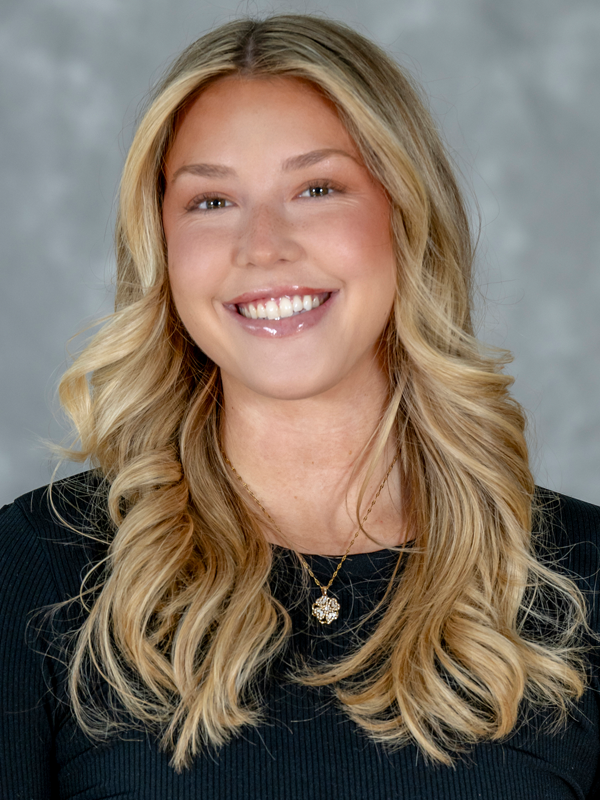 Julianne Bolton headshot