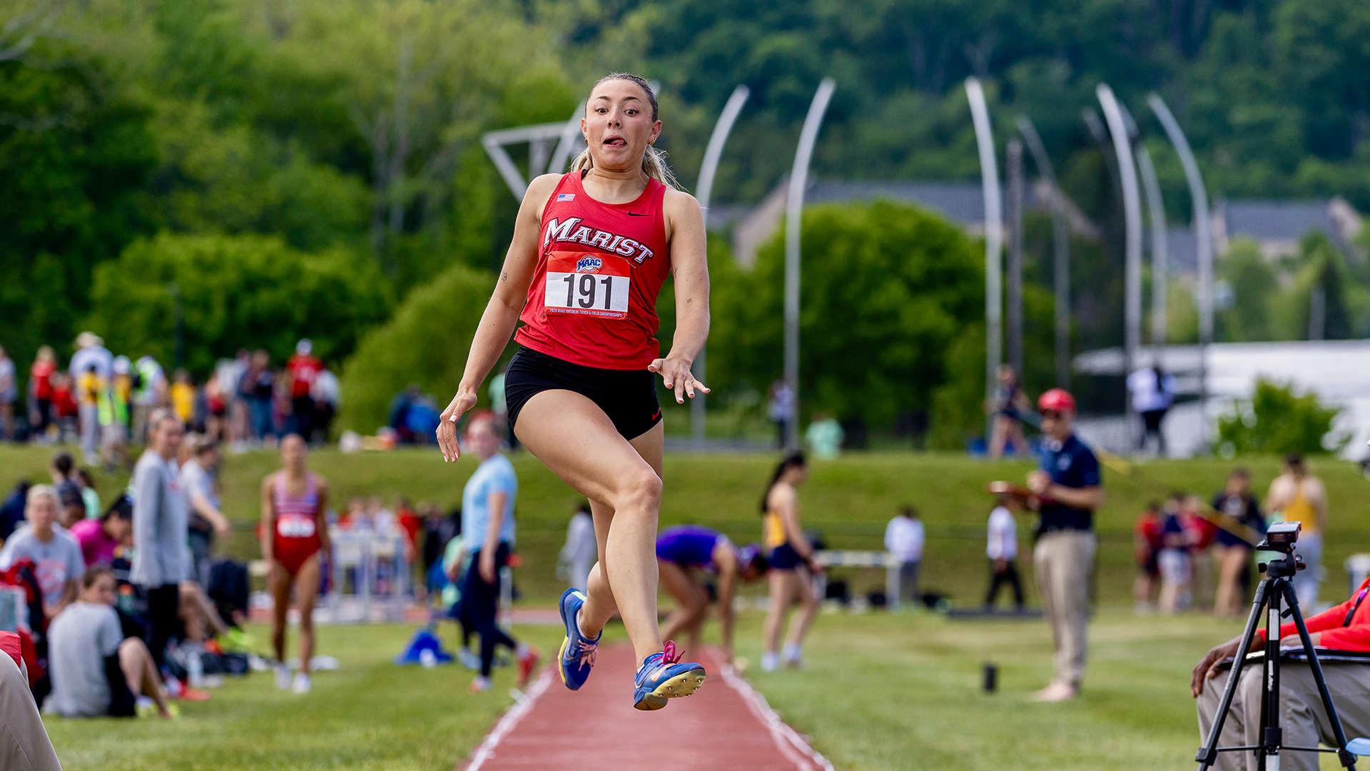 Lexy Samperi jump
