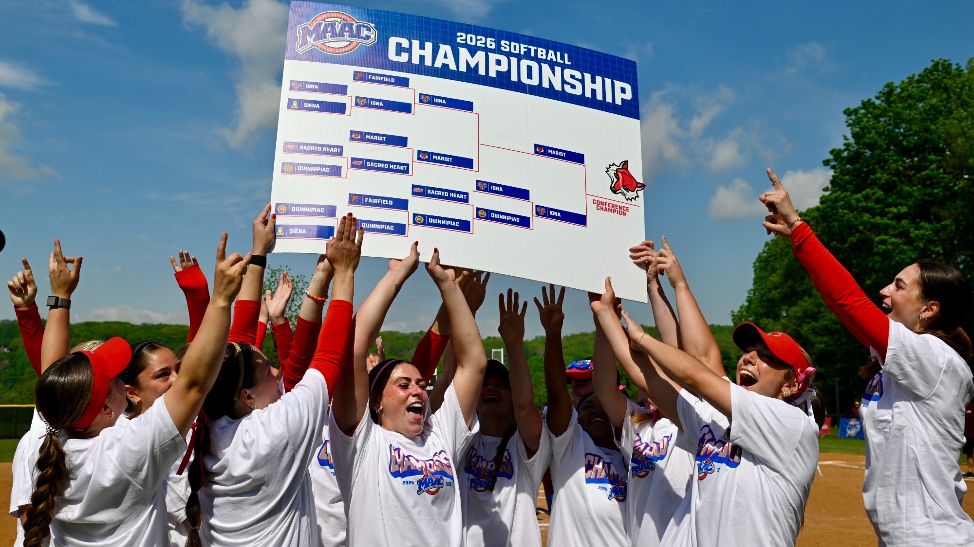 softball - team celebration