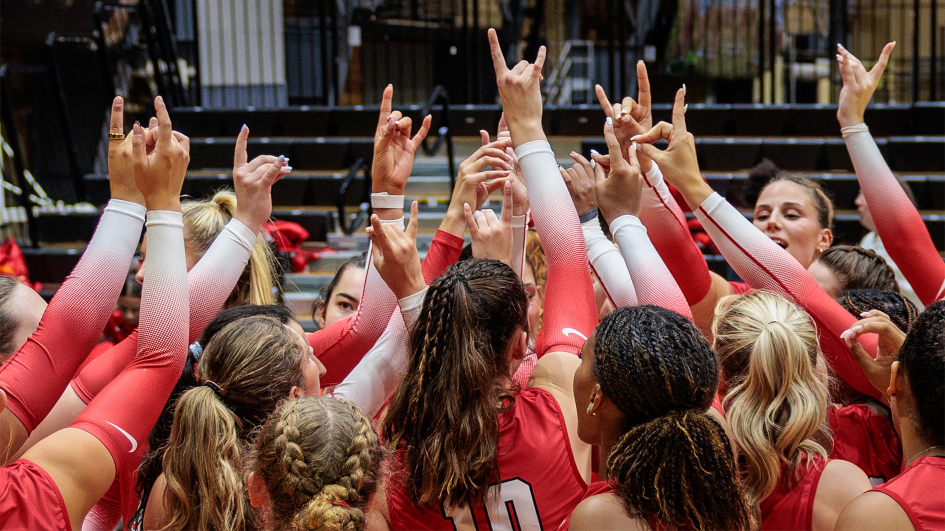 Volleyball - Team Huddle