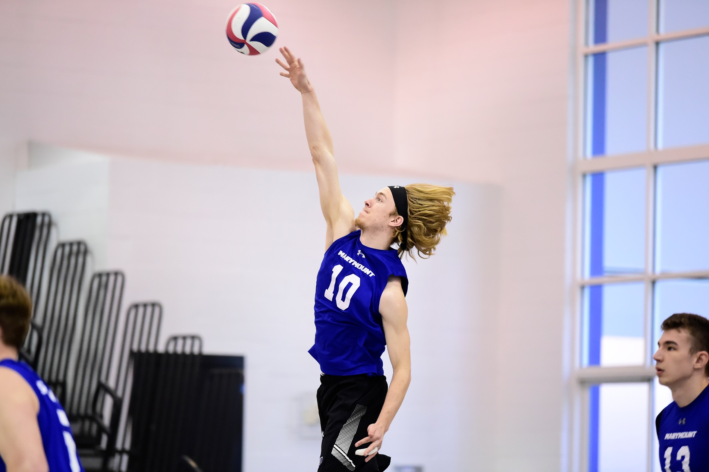Men's Volleyball Edged by No. 13 Juniata in SeasonOpening Matches