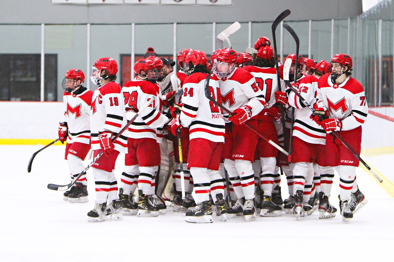 Men's D2 Hockey celebration shot 2022