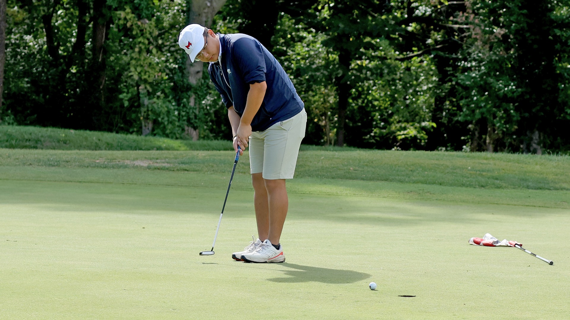 Hsiang-Chih Hsu putting at 2025 Arch Cup