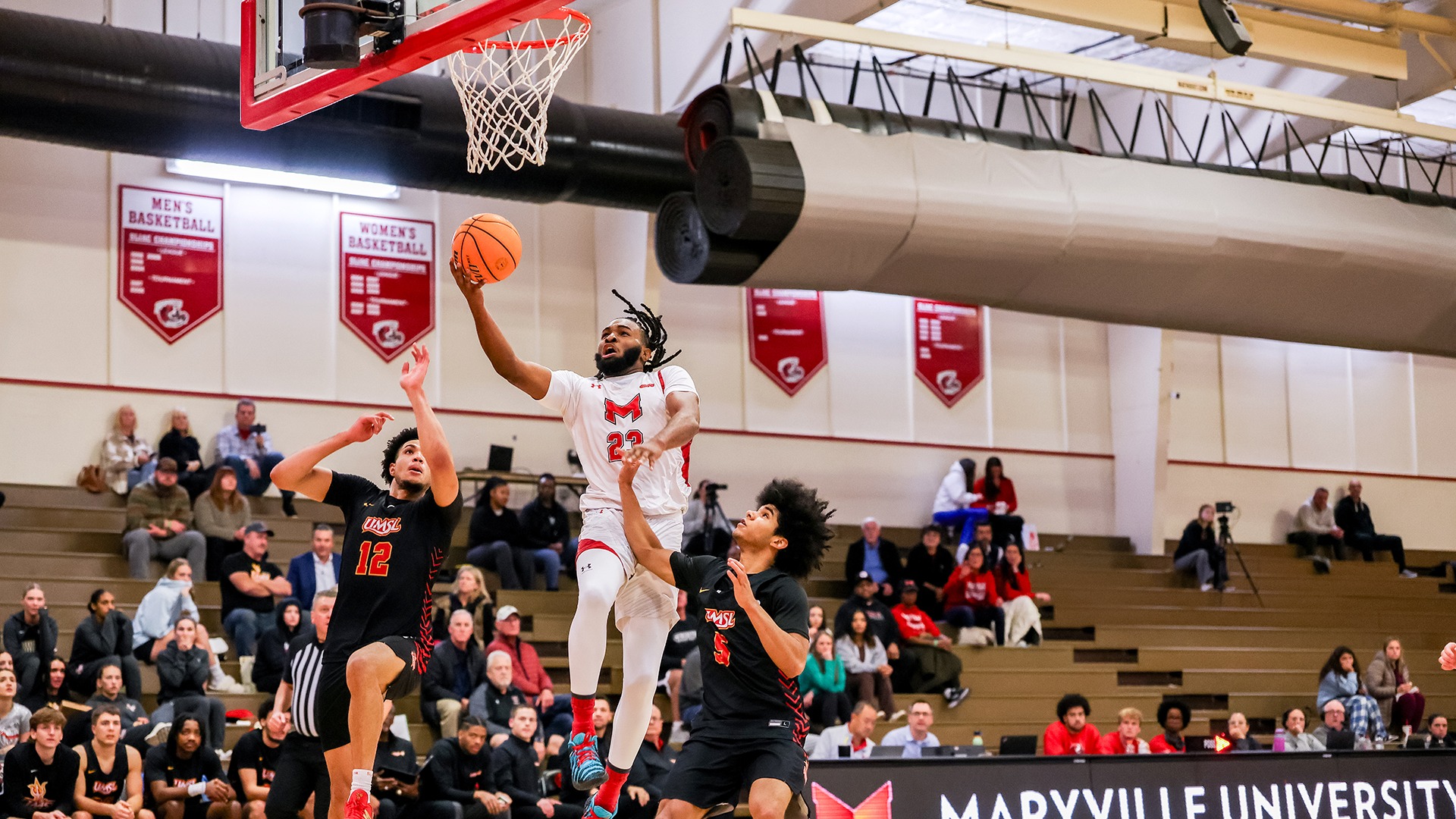 Kobe Clark layup vs UMSL 