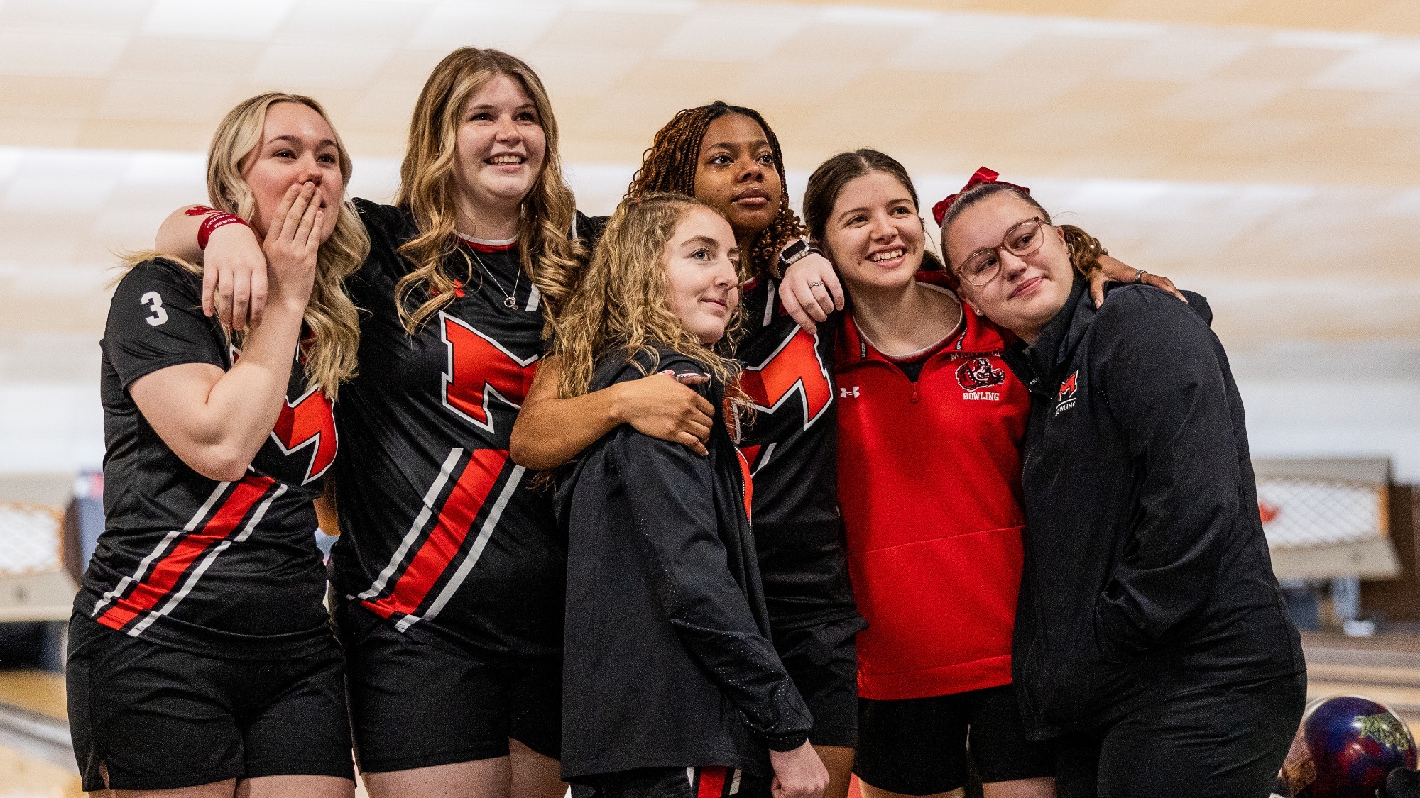 Maryville women's bowling huddle