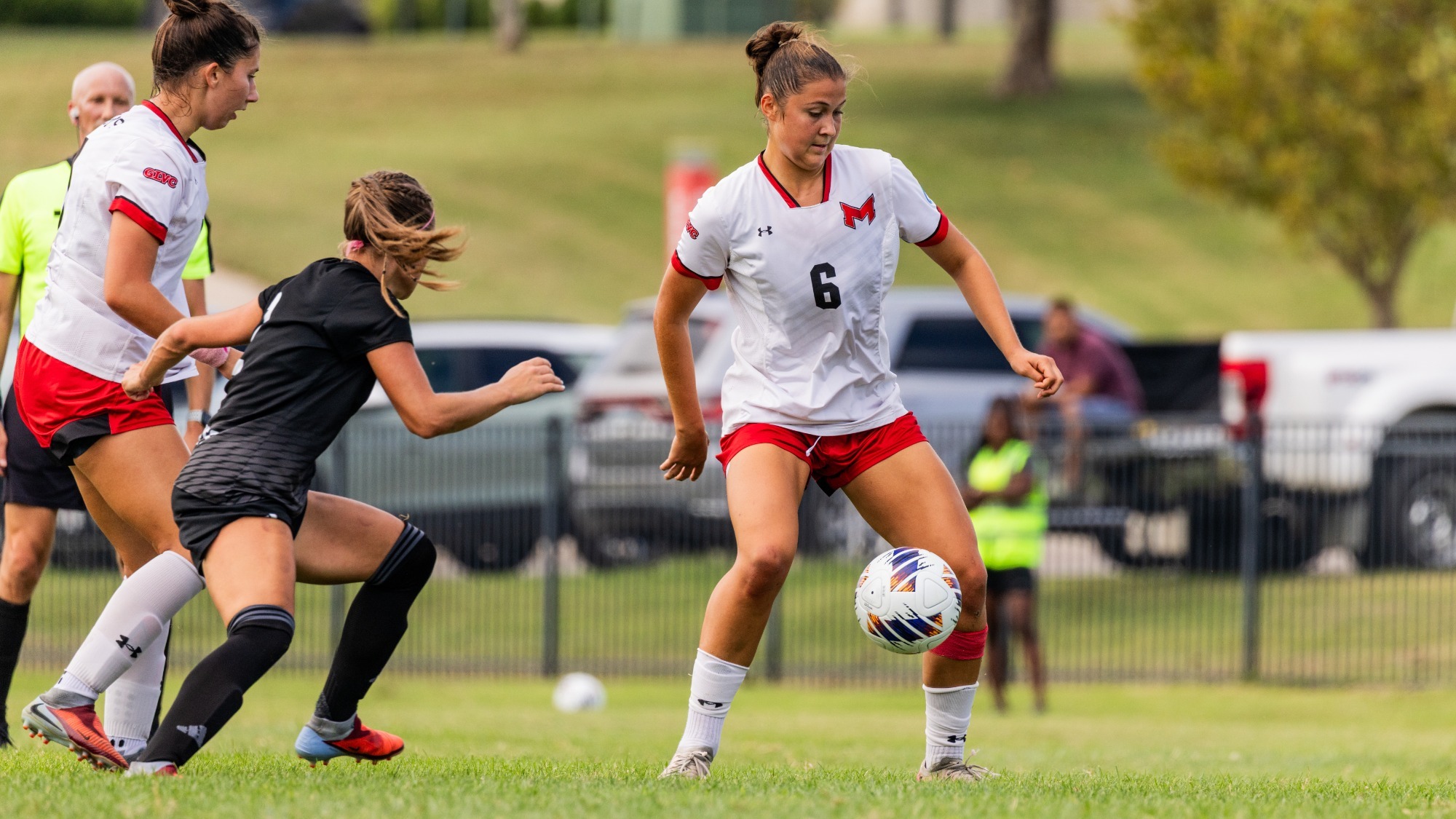 Helene Braren plays a ball
