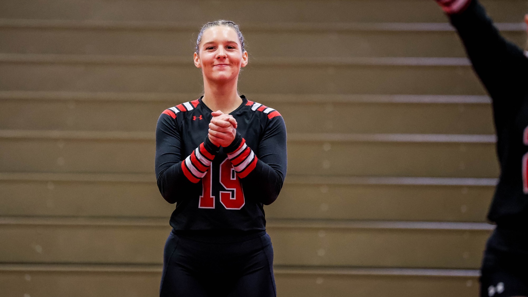 Savannah Stoecker claps her hand