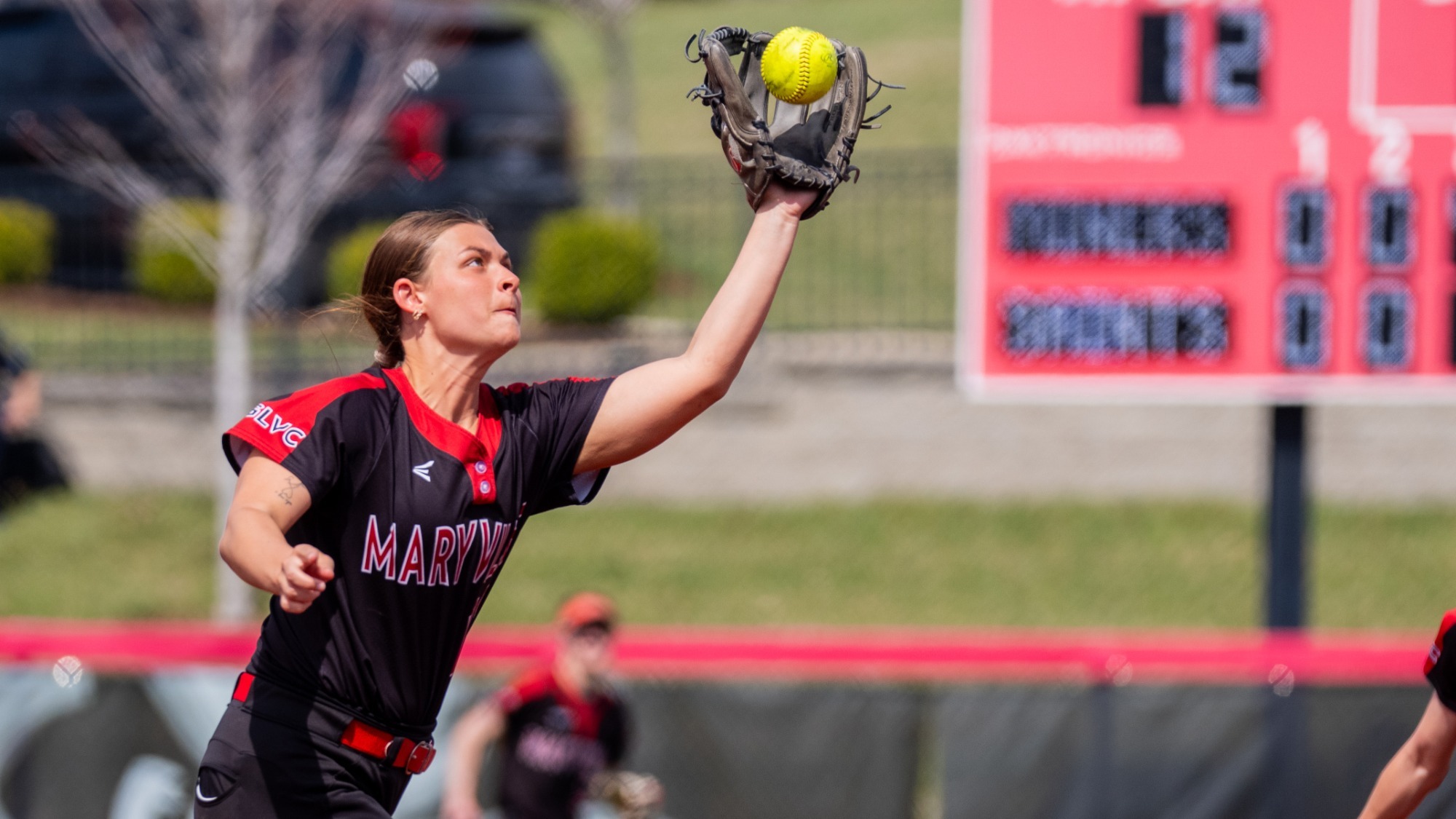 Mandi Lenon Fields a ball
