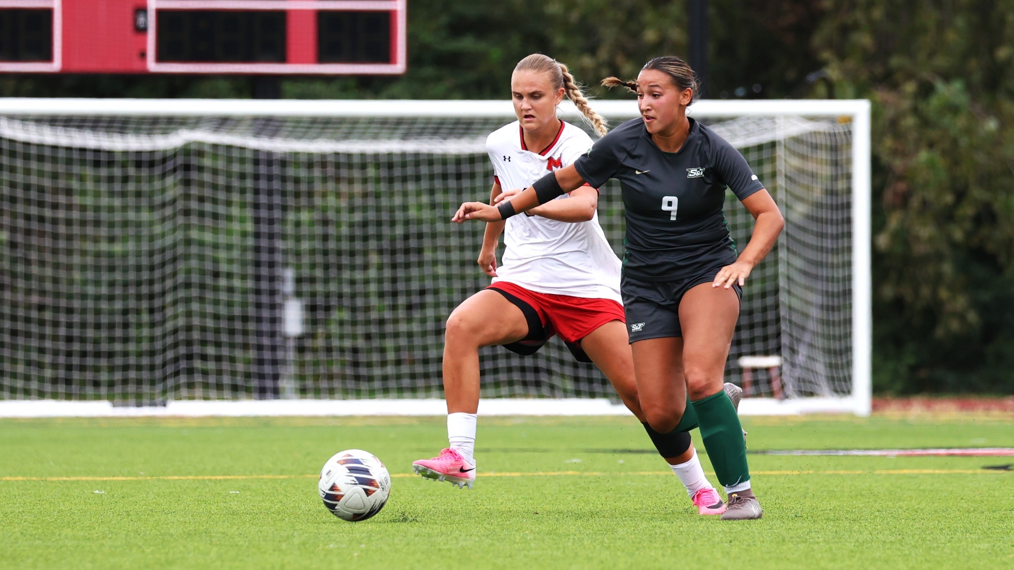 Ida Jonassen fights for a ball