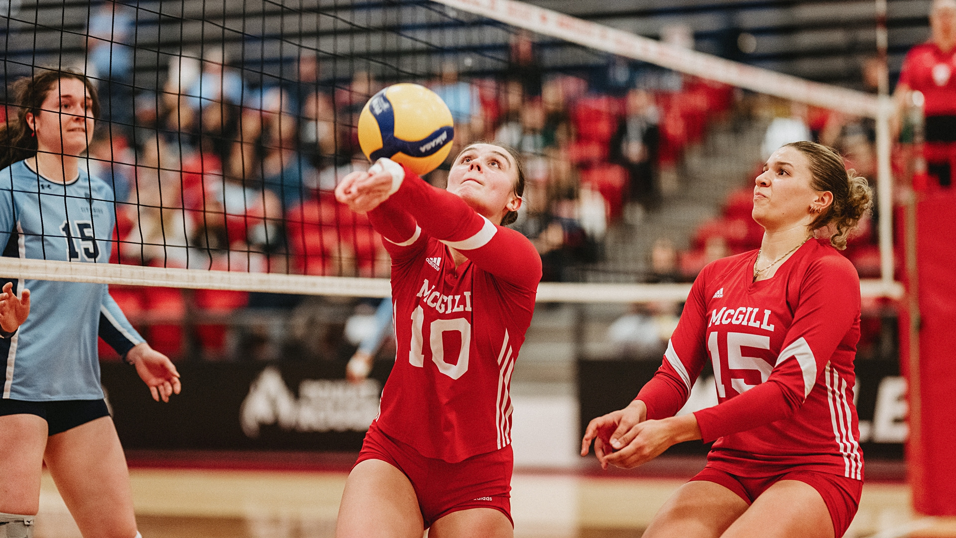 Justine Veillette (10) and Selima Guidara (15)