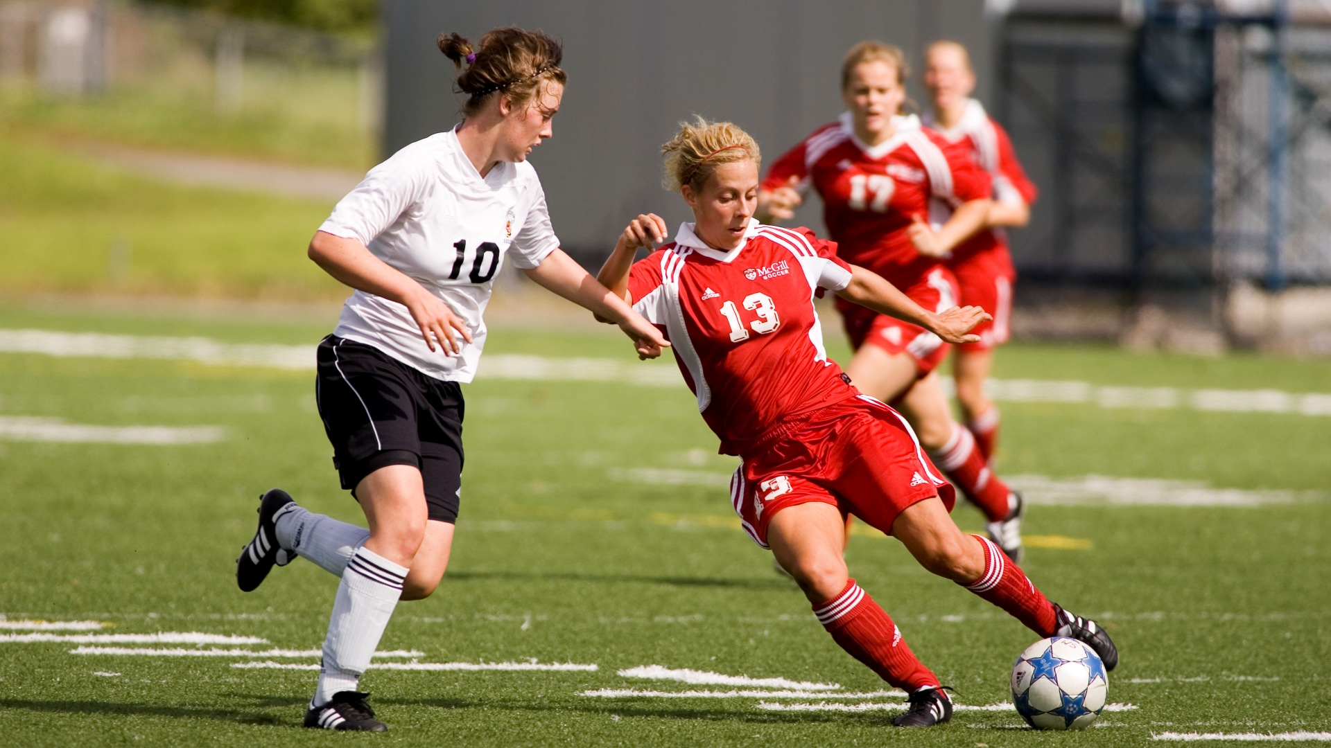 McGill All-Canadian midfielder Éloïse Vandal in 2006