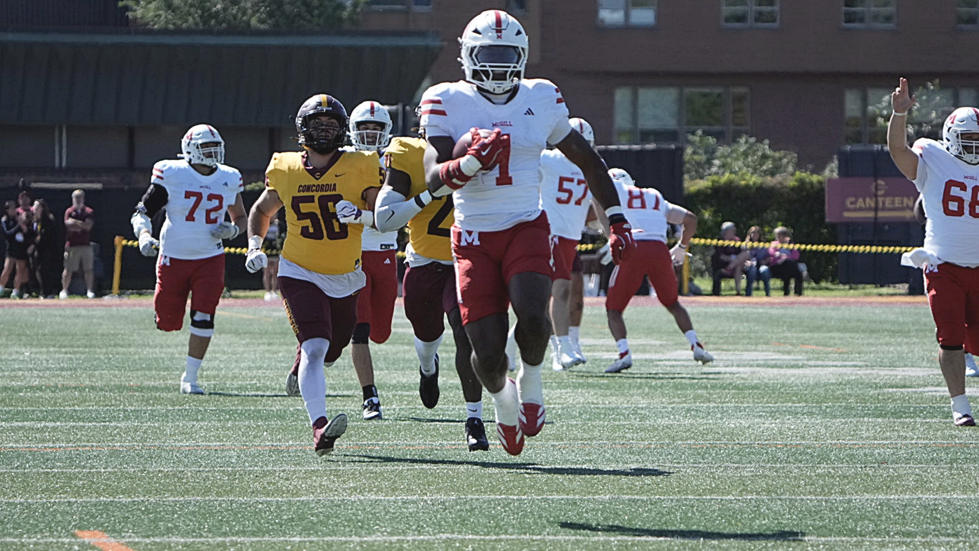 RB Jerry Momo gallops for an 83-yard TD run against Stingers