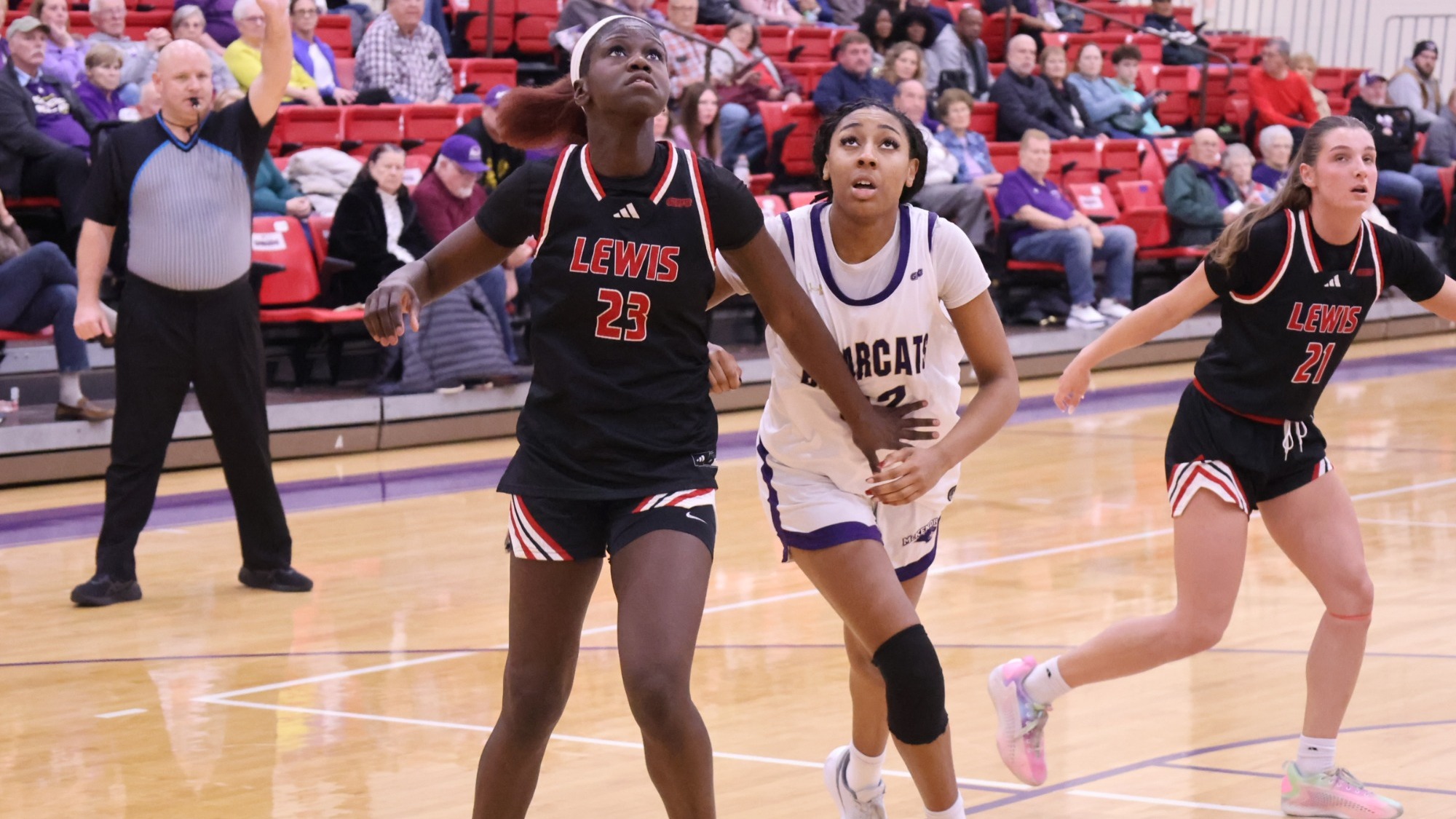 TaylorWBBvsLewis2526