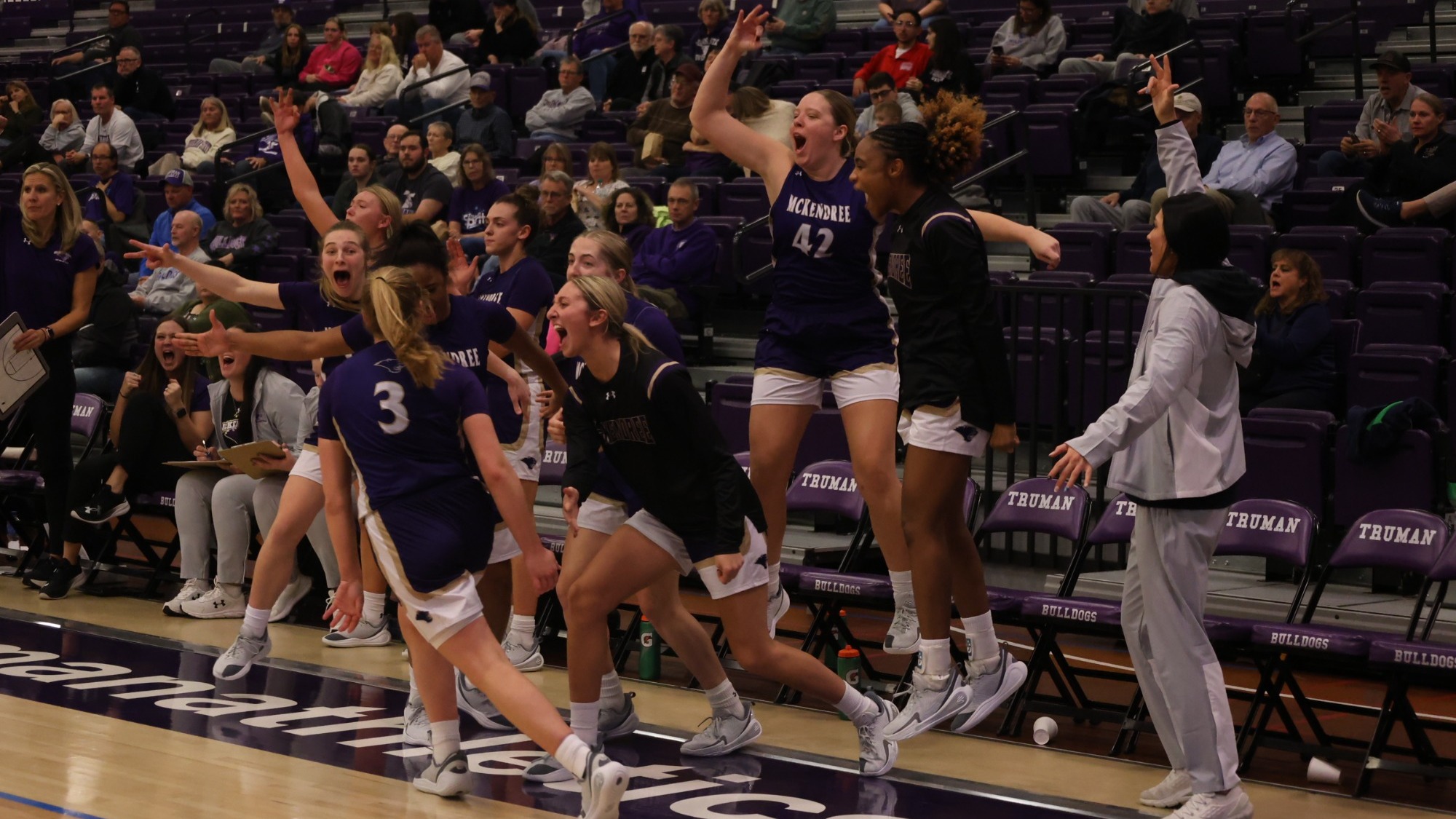 SlingsBenchCellyWBBAtTruman2526