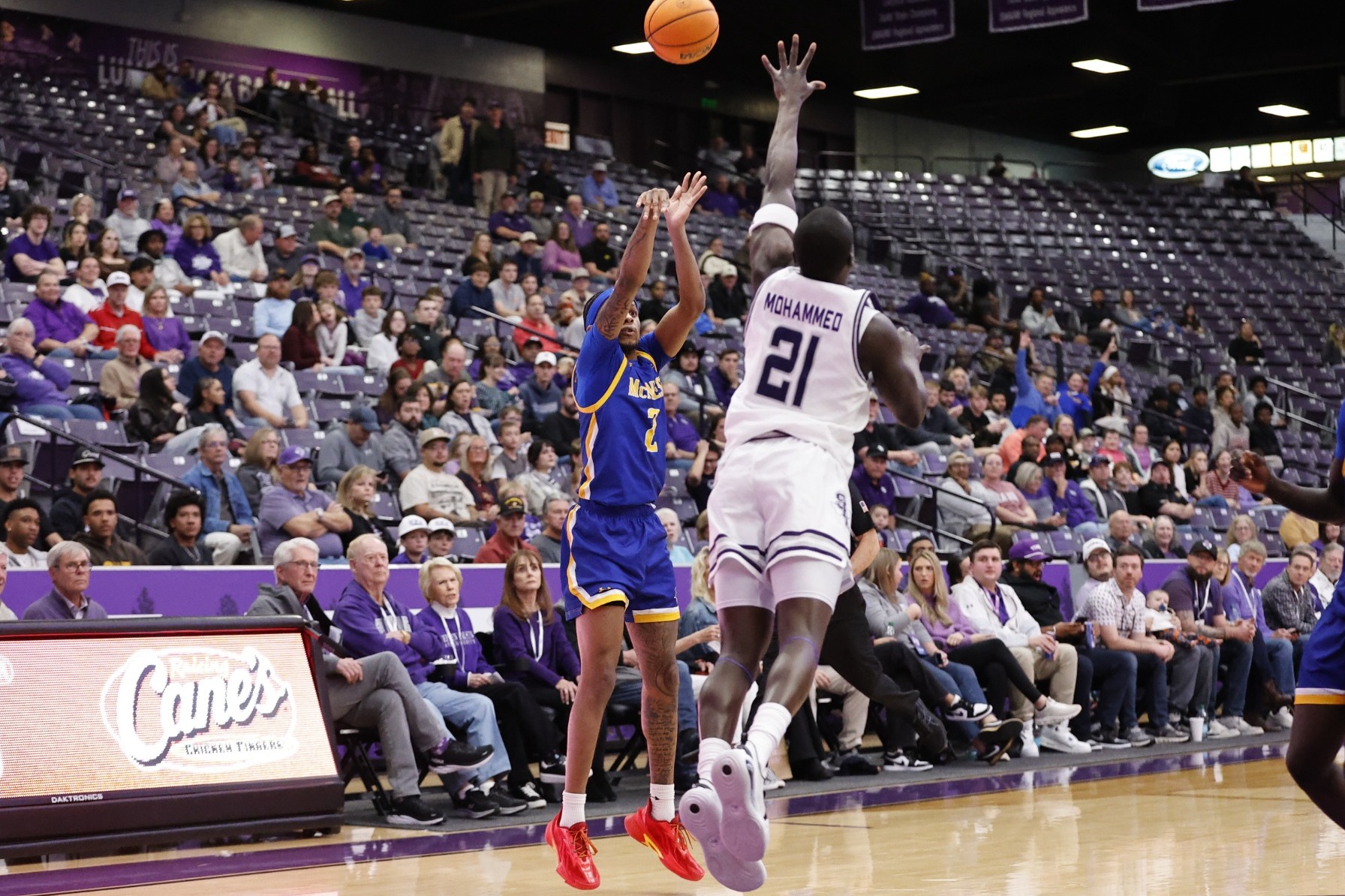 DJ Richards 3 pt at SFA