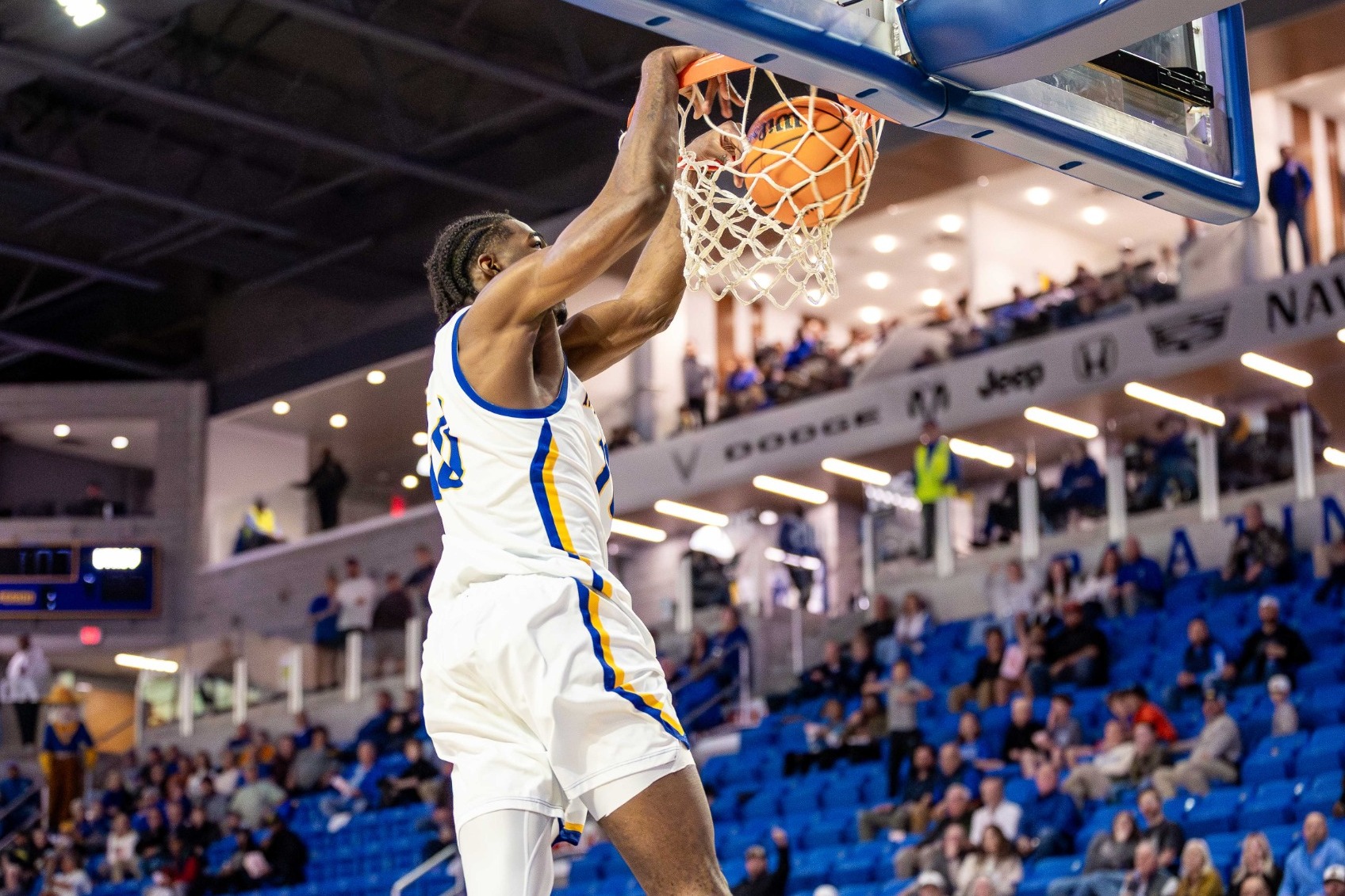Fredson-Cole dunk vs. UTRGV