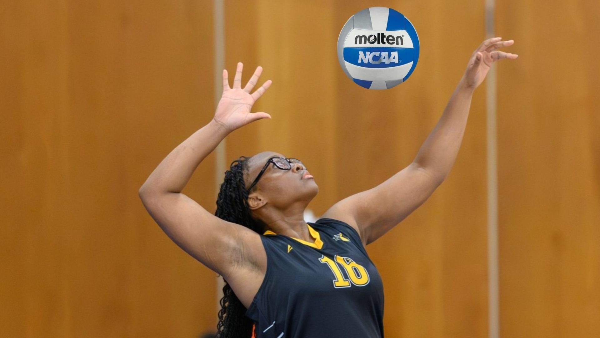 Sarah Vallon serving