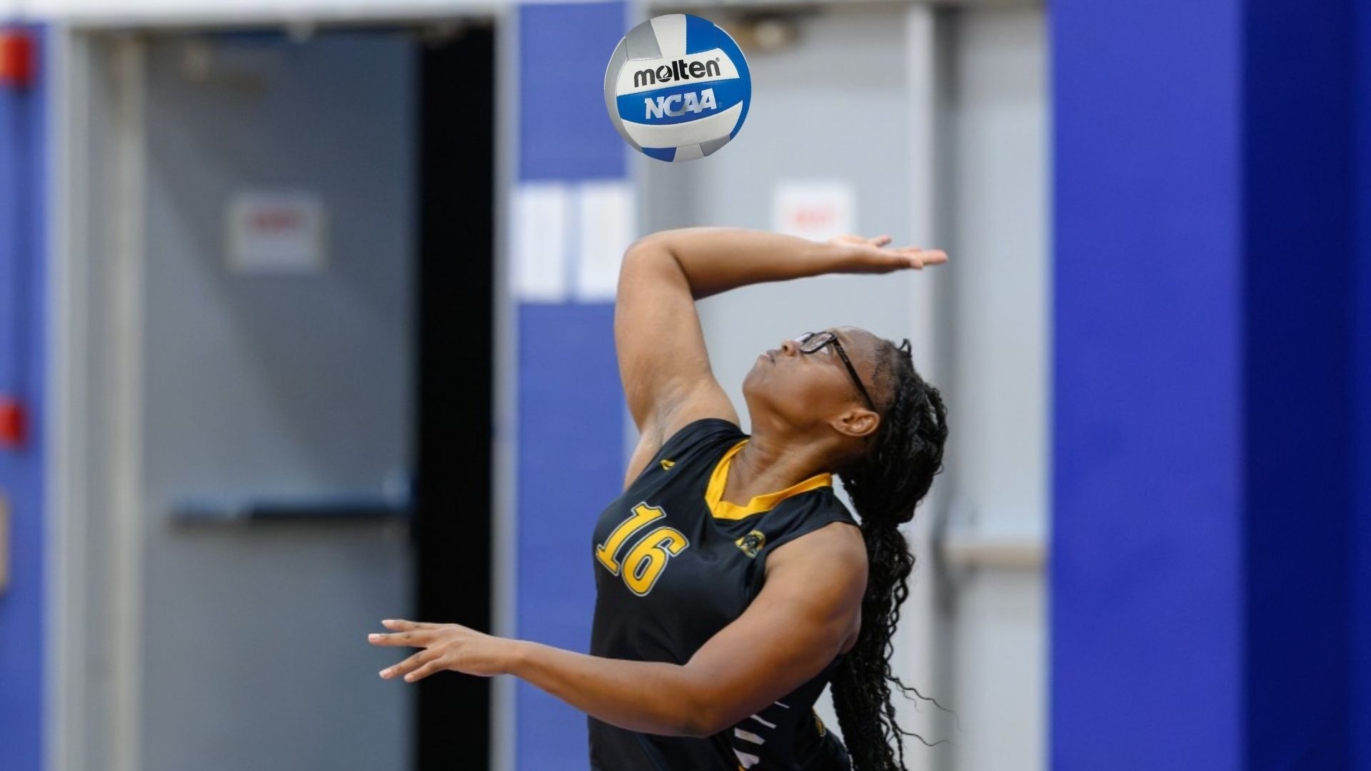 Sarah Vallon serving