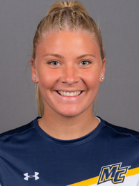 Tess Dunham headshot