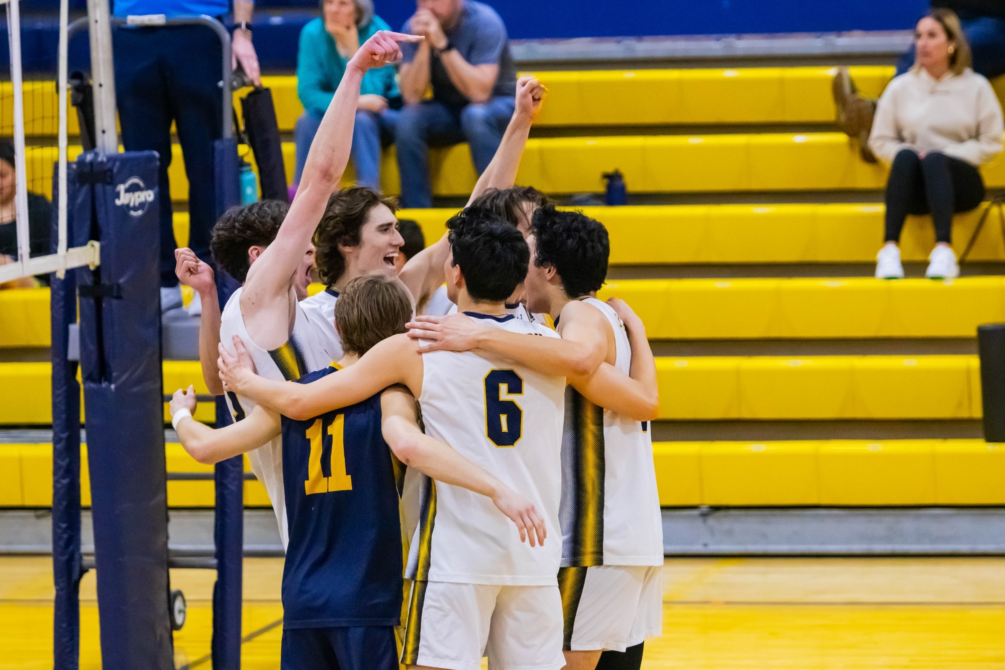 Men's Volleyball Wins In Four Sets to Split Weekend With Sacred Heart