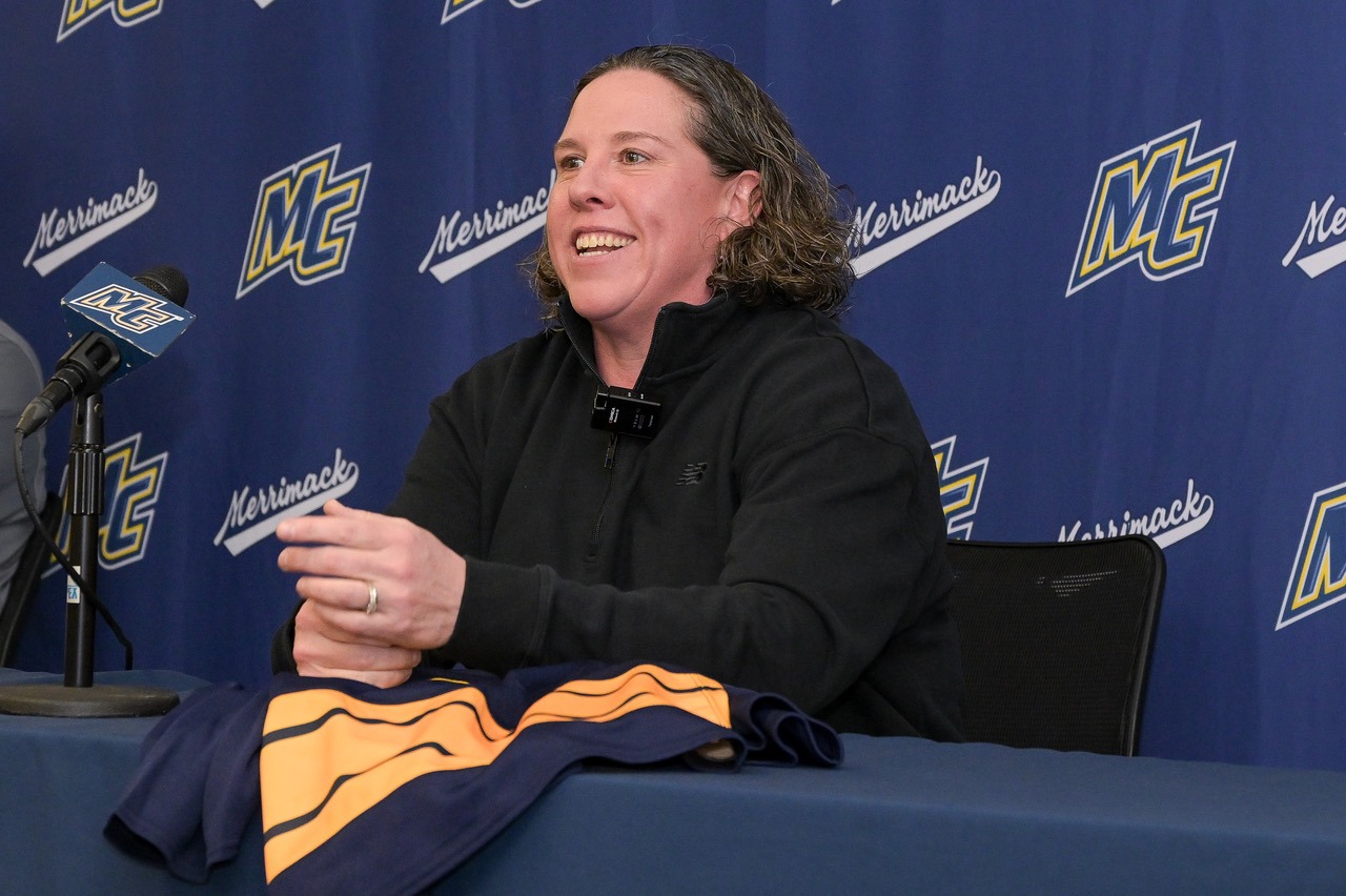 051226 Women's Hockey-Courtney Kennedy