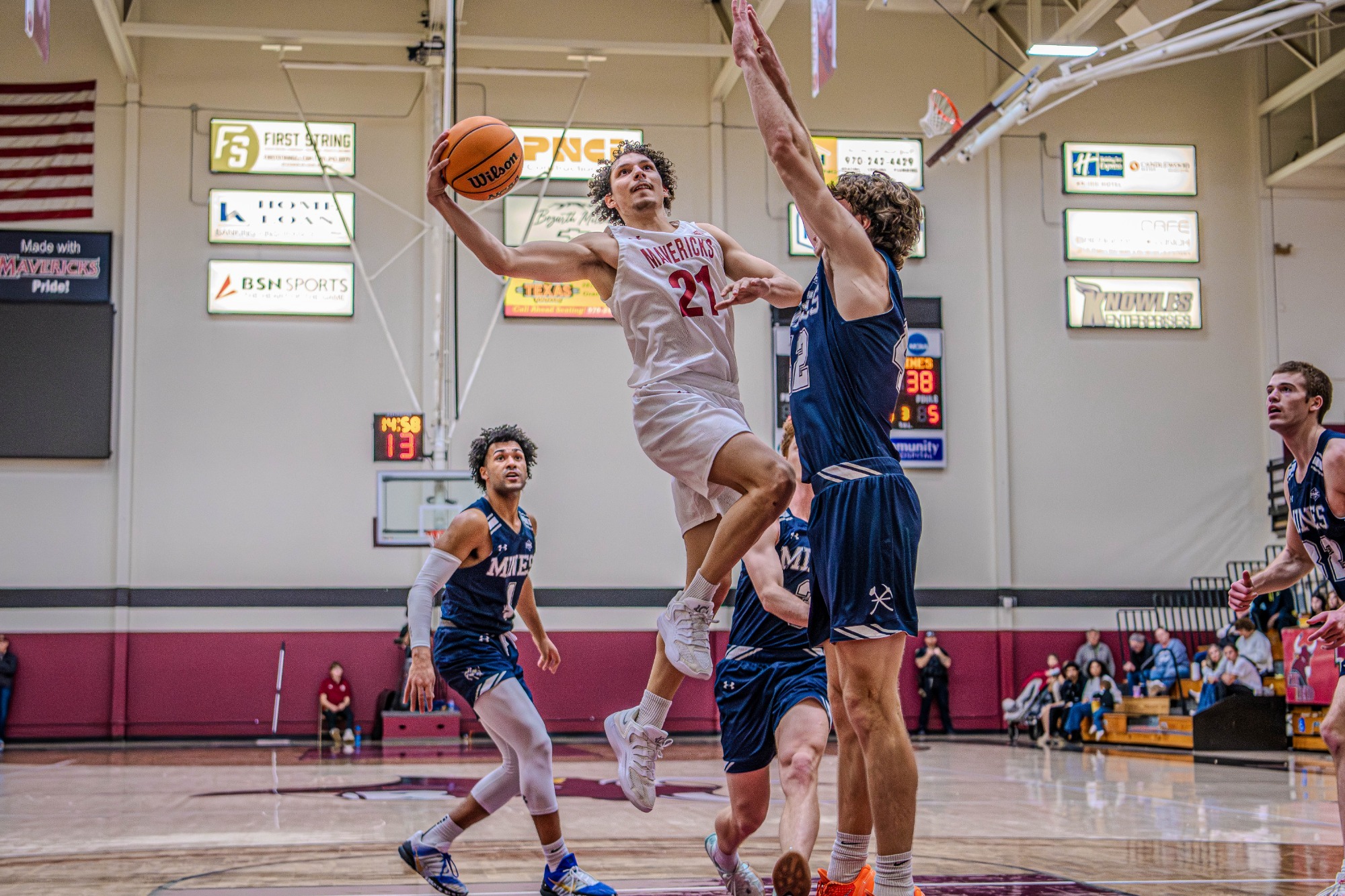 Jaylen Pitman vs. Mines