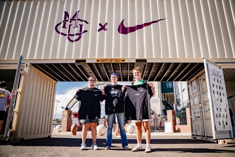 Nike Tailgate