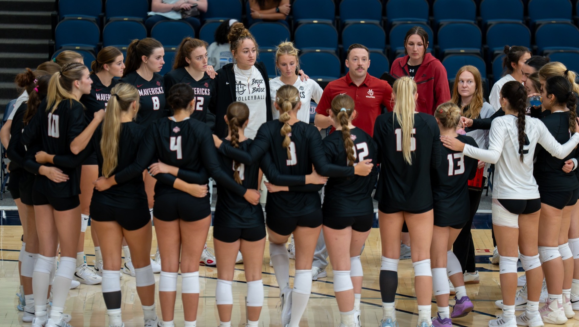 Huddle-vsBiola