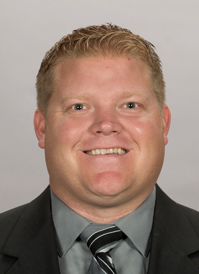 D1317 Track and Field Head Shots  Steve Man
