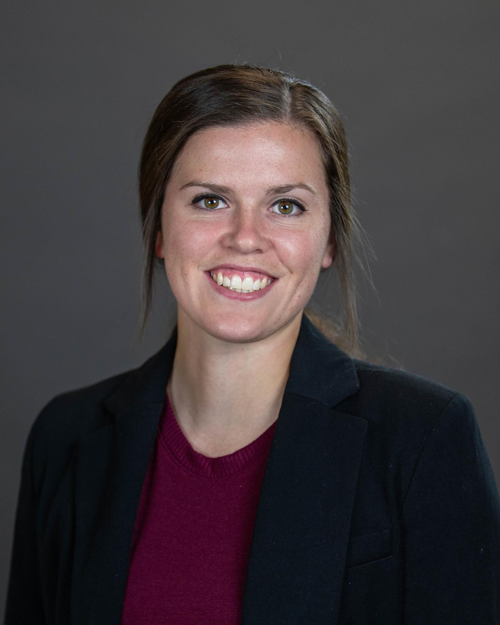 Taylor Henningsgard Headshot 2019