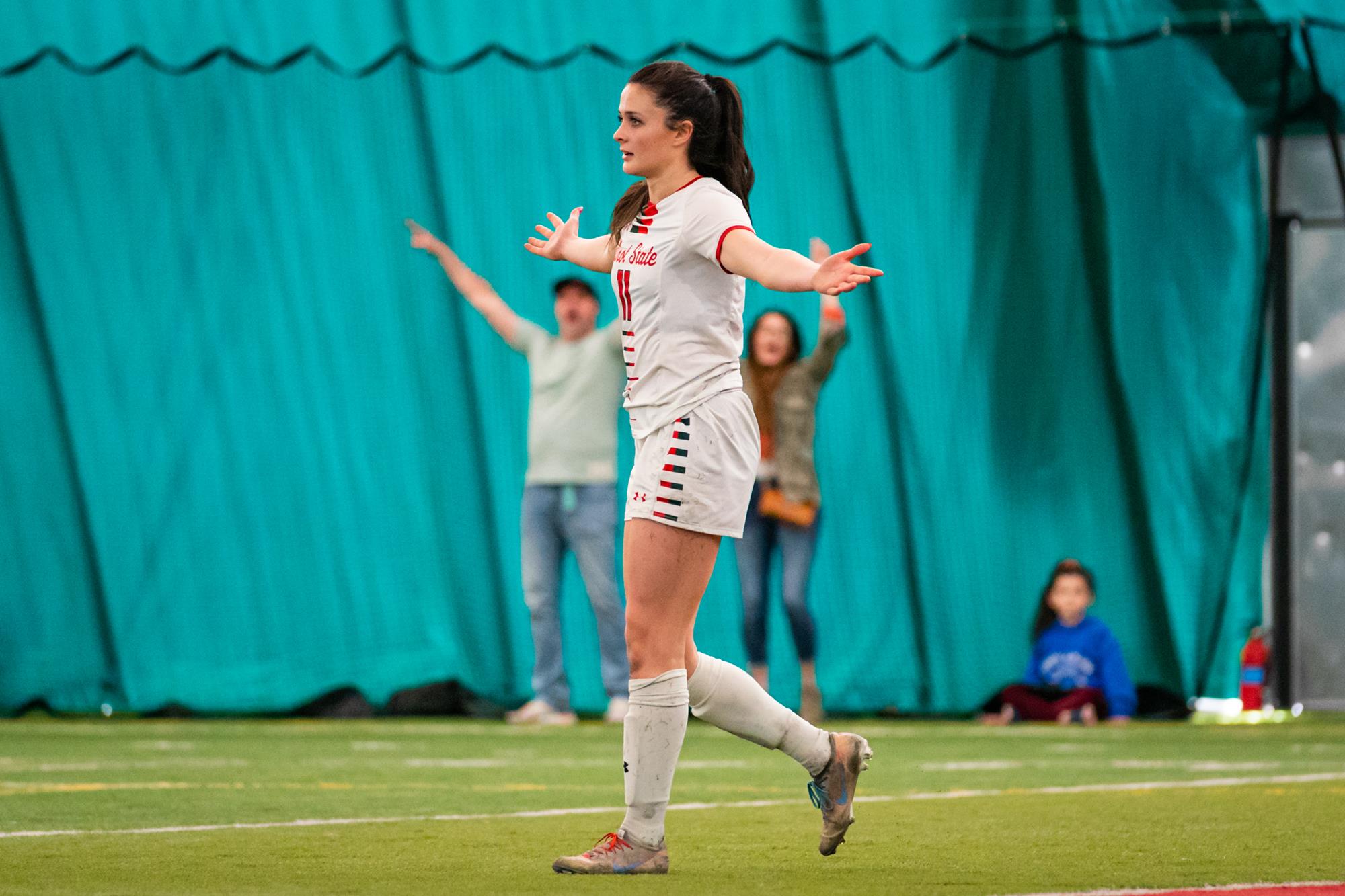 Sofia Lewis Scores Late Goal to Lift Minot State Soccer past MSU