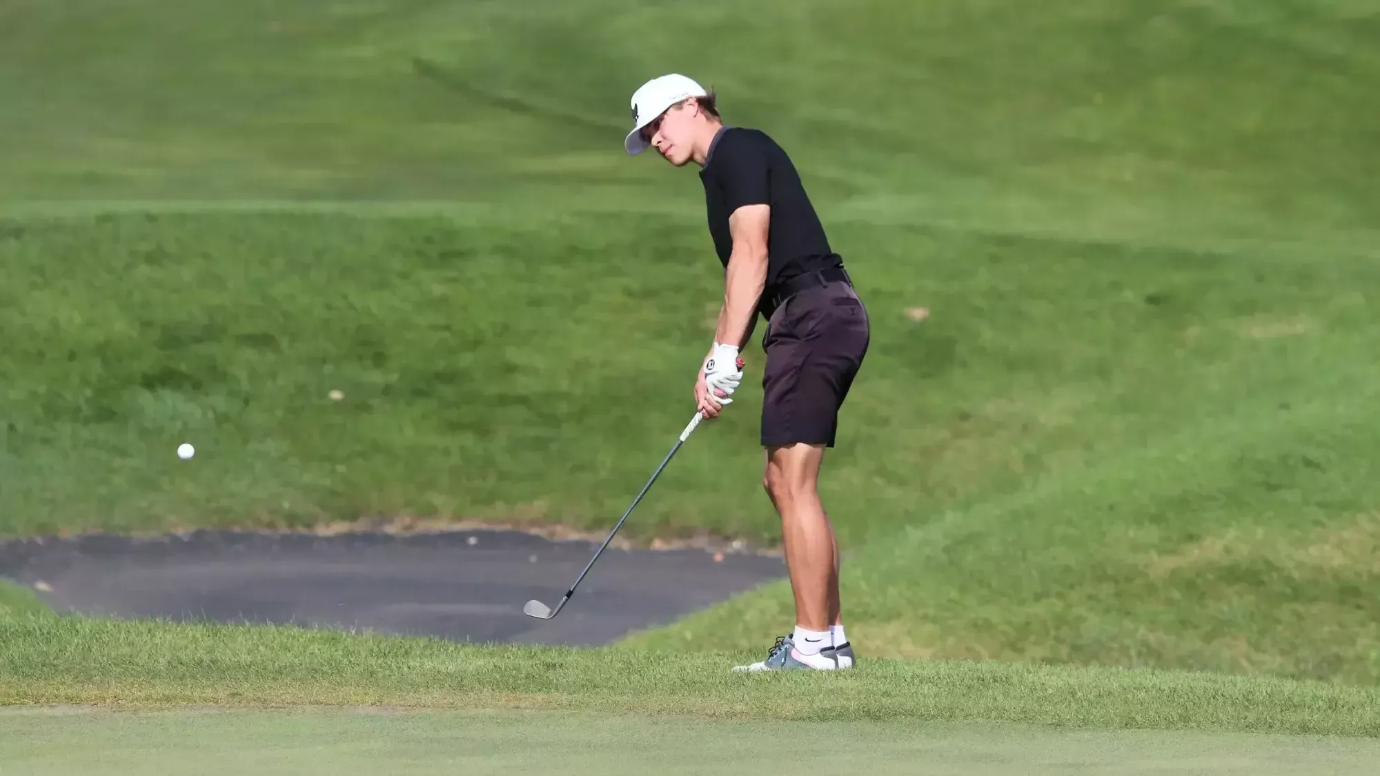 Gunther Soltvedt chips during the at Mary Tournament