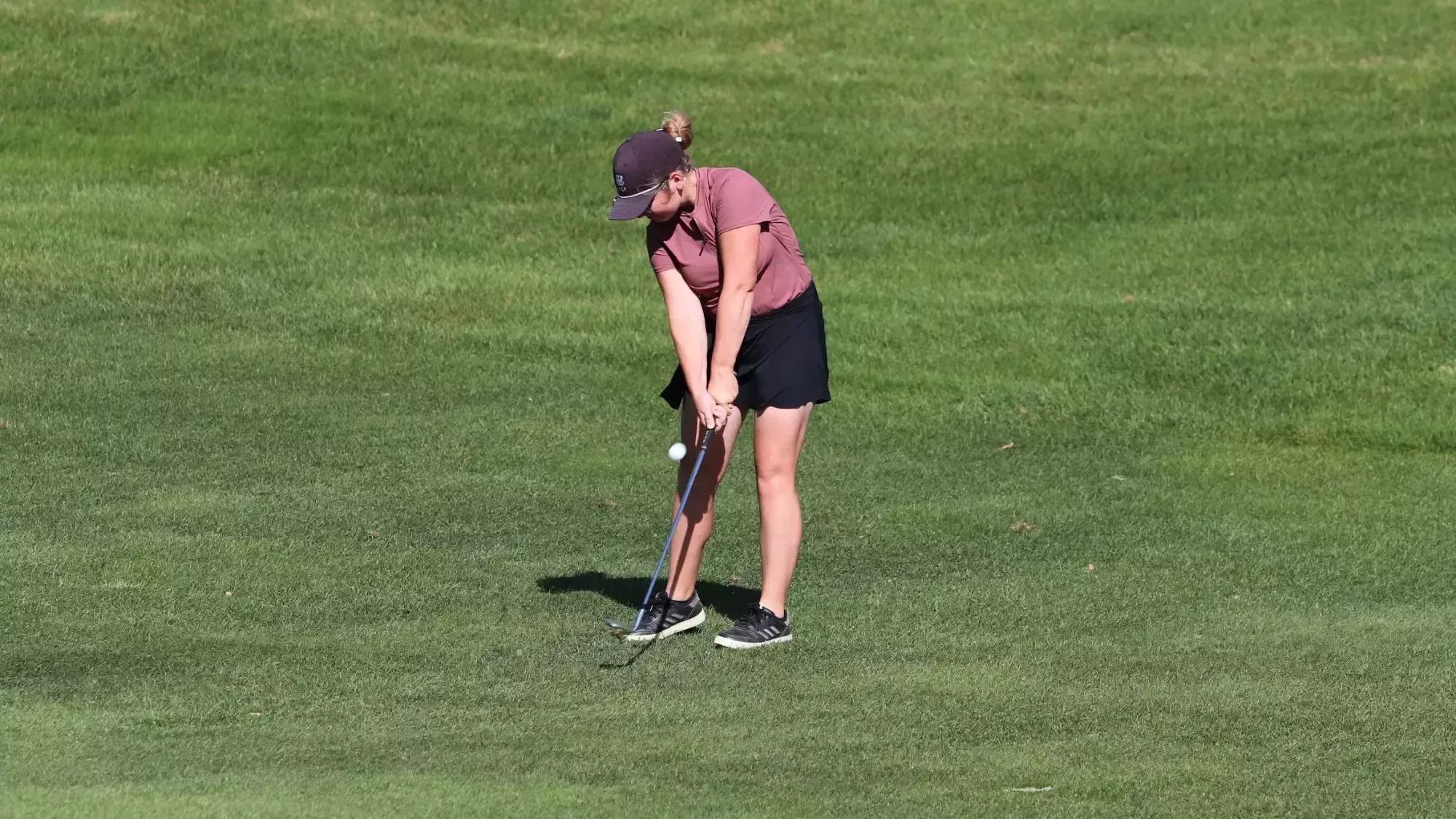 Zoe Banack chips the ball at Mary Tournament