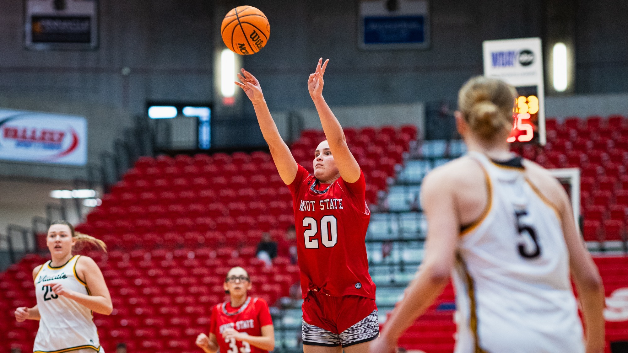 Lara Dobbins vs Wayne State