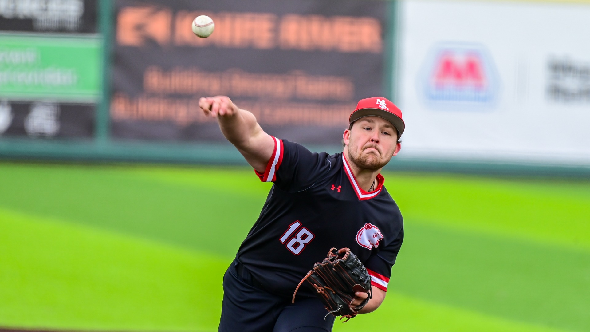 Ayden Sauerbrei pitching at UMary