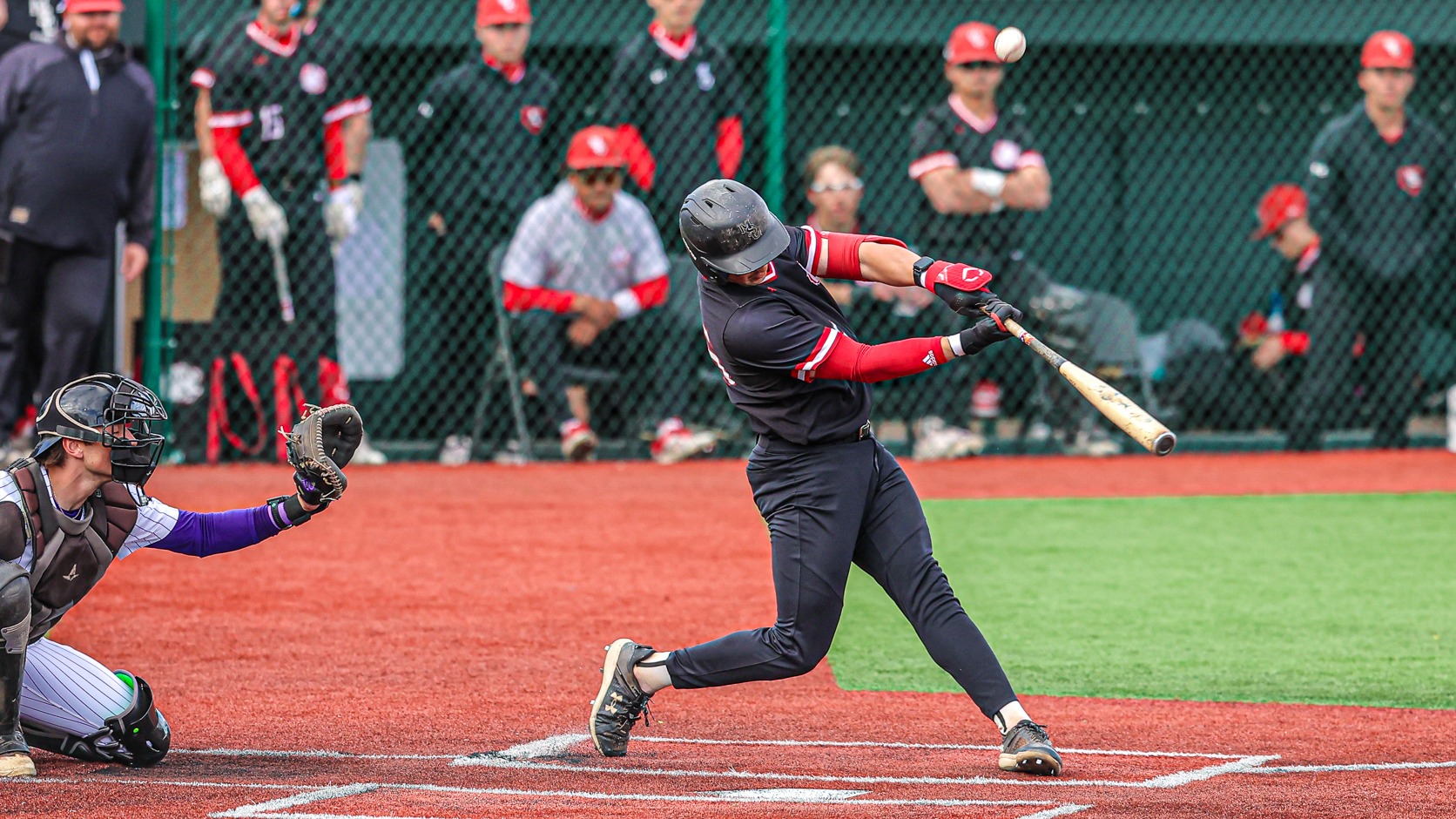 Oscar Pegg swing at NSIC Tournament