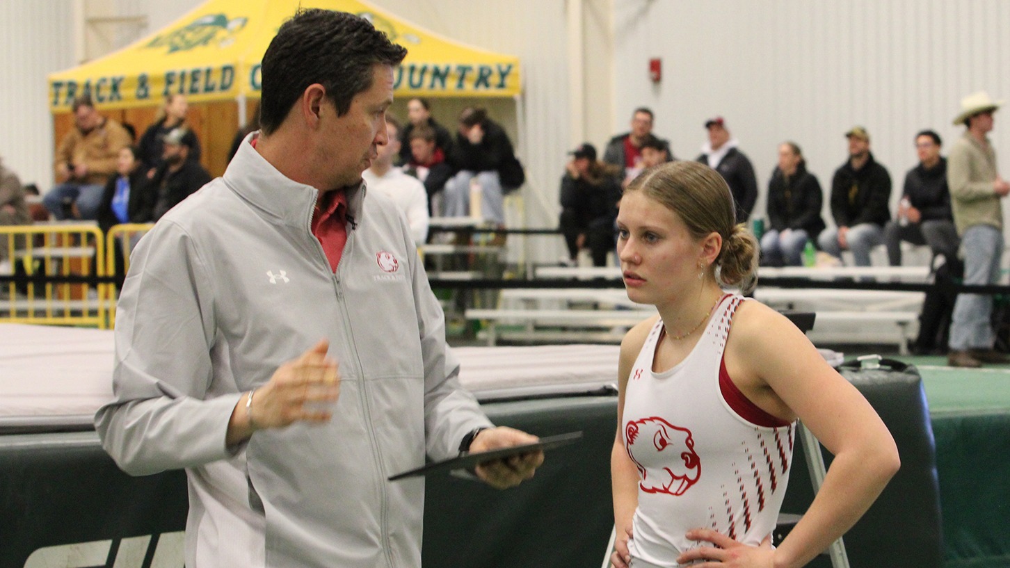Coach Erik Stevens coach a Beaver athlete