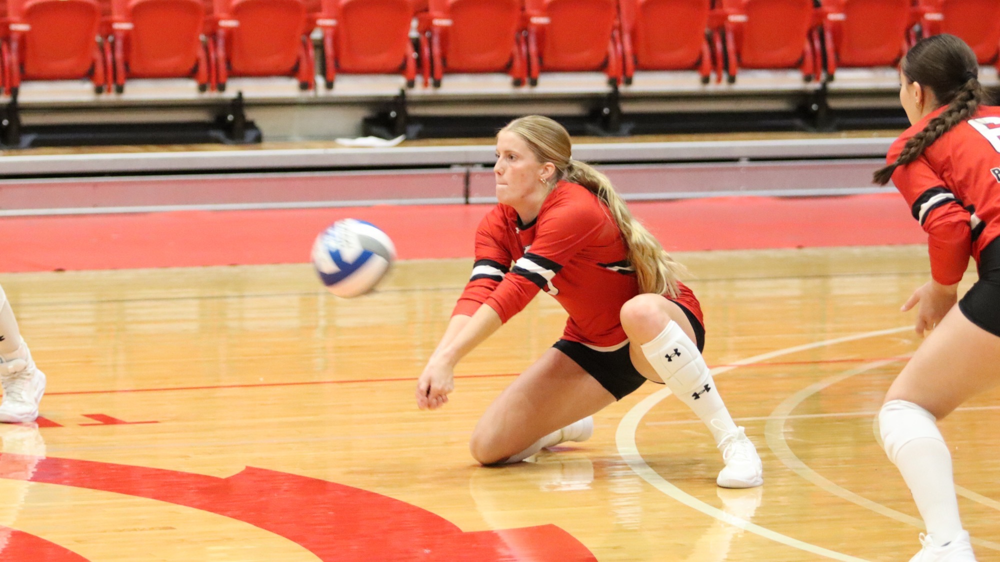 Caton Pearcy dig vs Minnesota Duluth