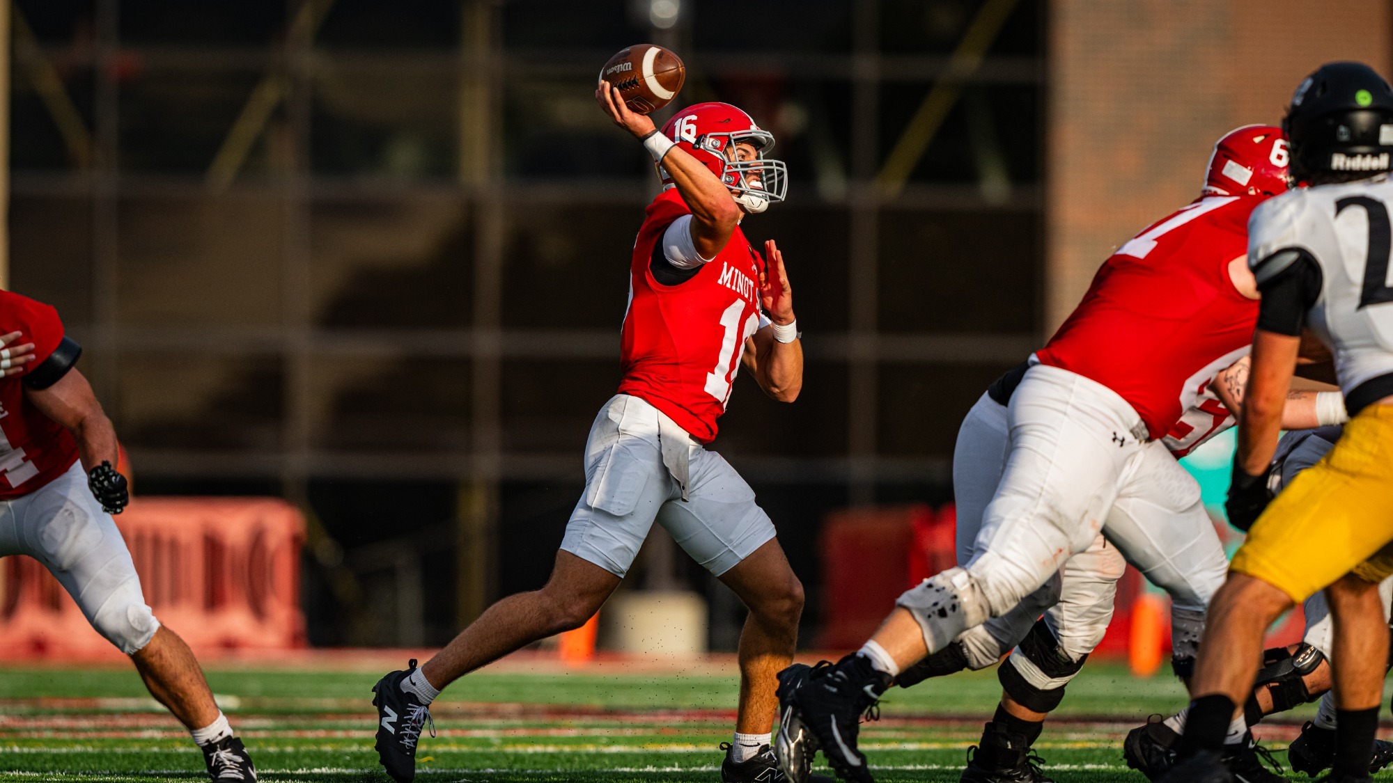 Jett Lundeen passes against Wayne State