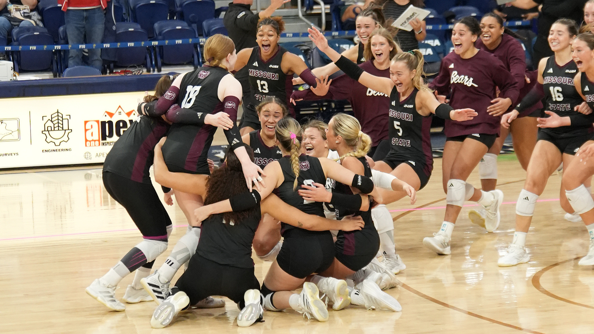 Volleyball defeats UTEP in CUSA quarterfinal