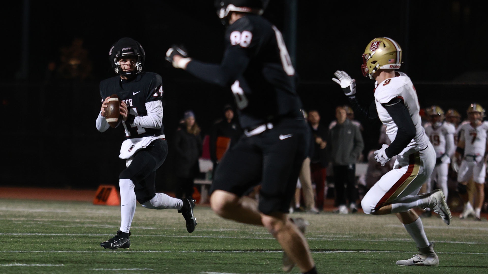 Thomas Stueber looks to pass downfield
