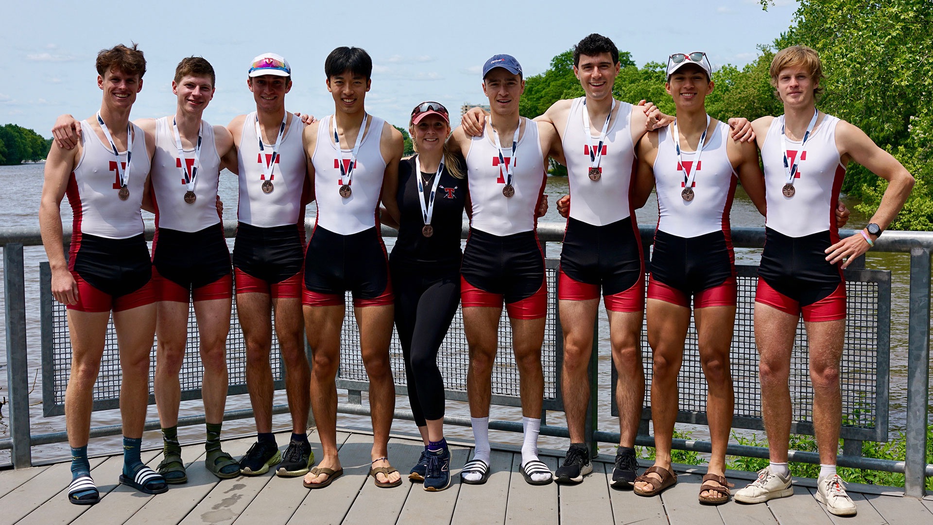 Men's lightweight crew with bronze medals
