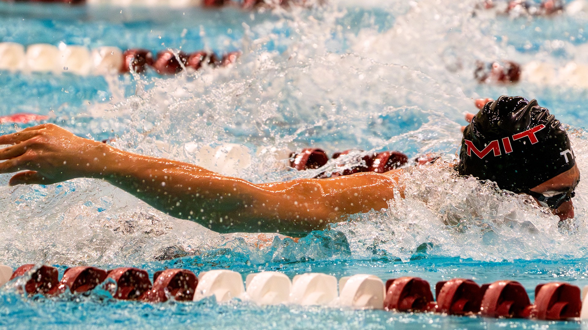 Ian Sun swimming for MIT