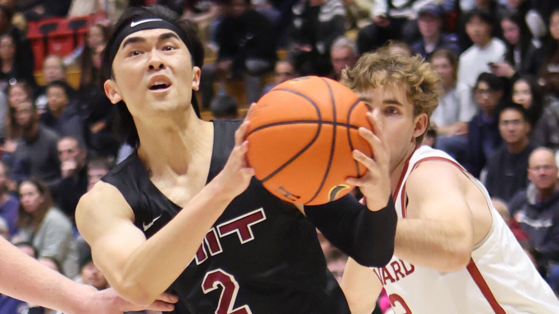 Michael Zhang driving to the basket