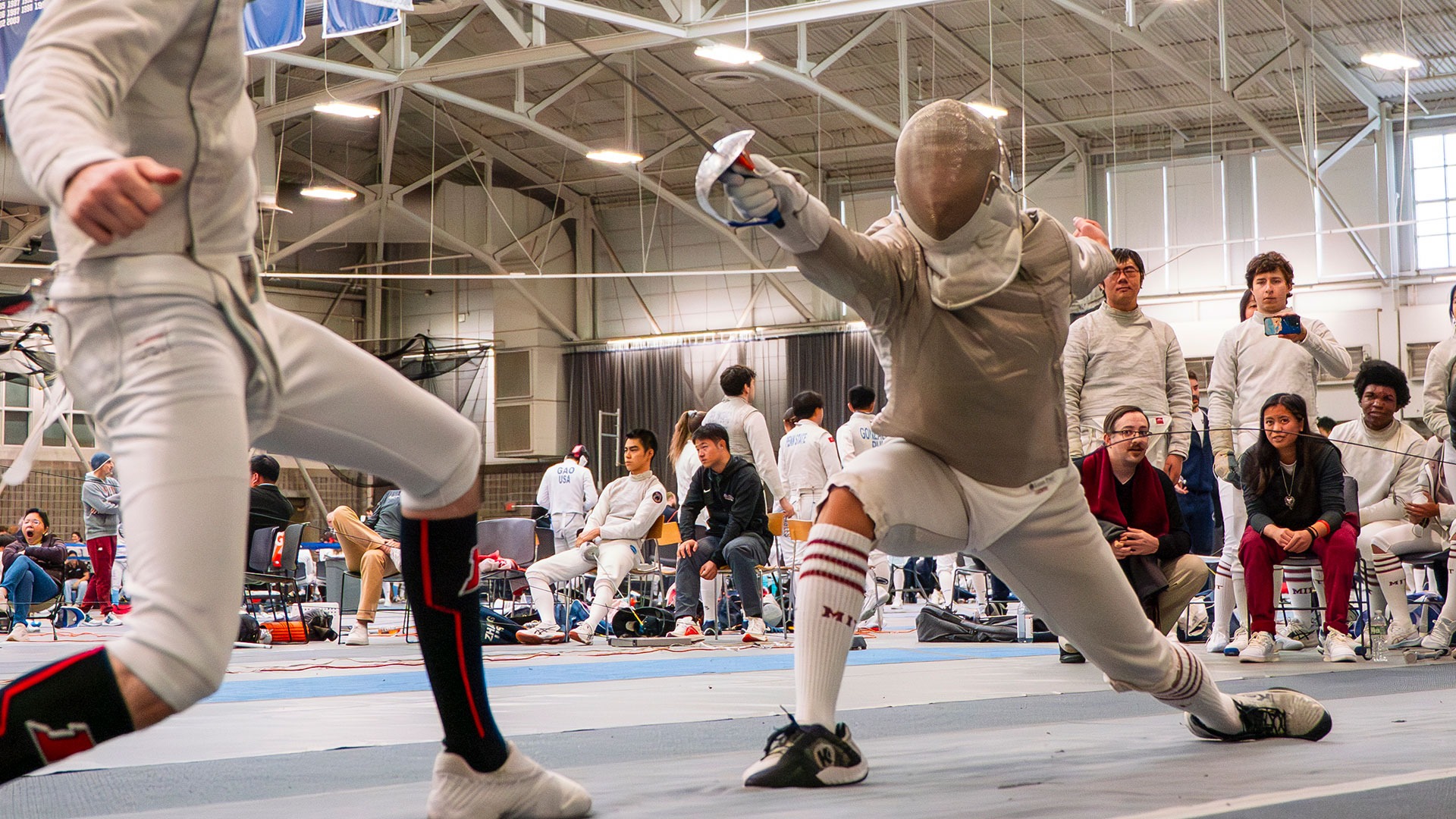 Zachary Tong lunging towards his opponent