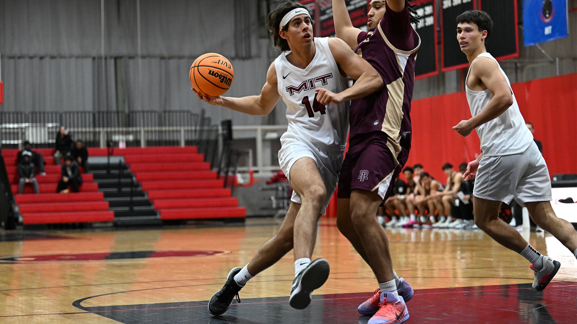 Merlin Gogolin drives to the basket