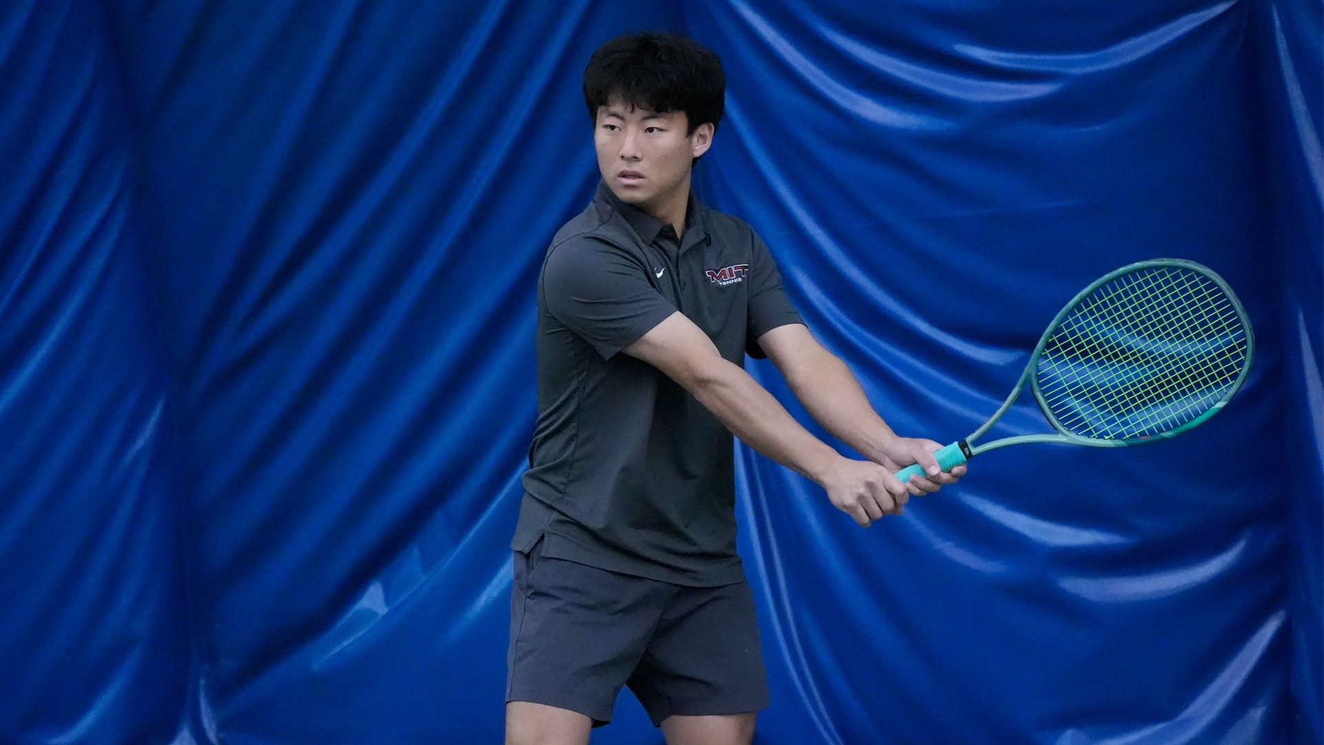 Sanghyuk Im preparing to hit a tennis ball